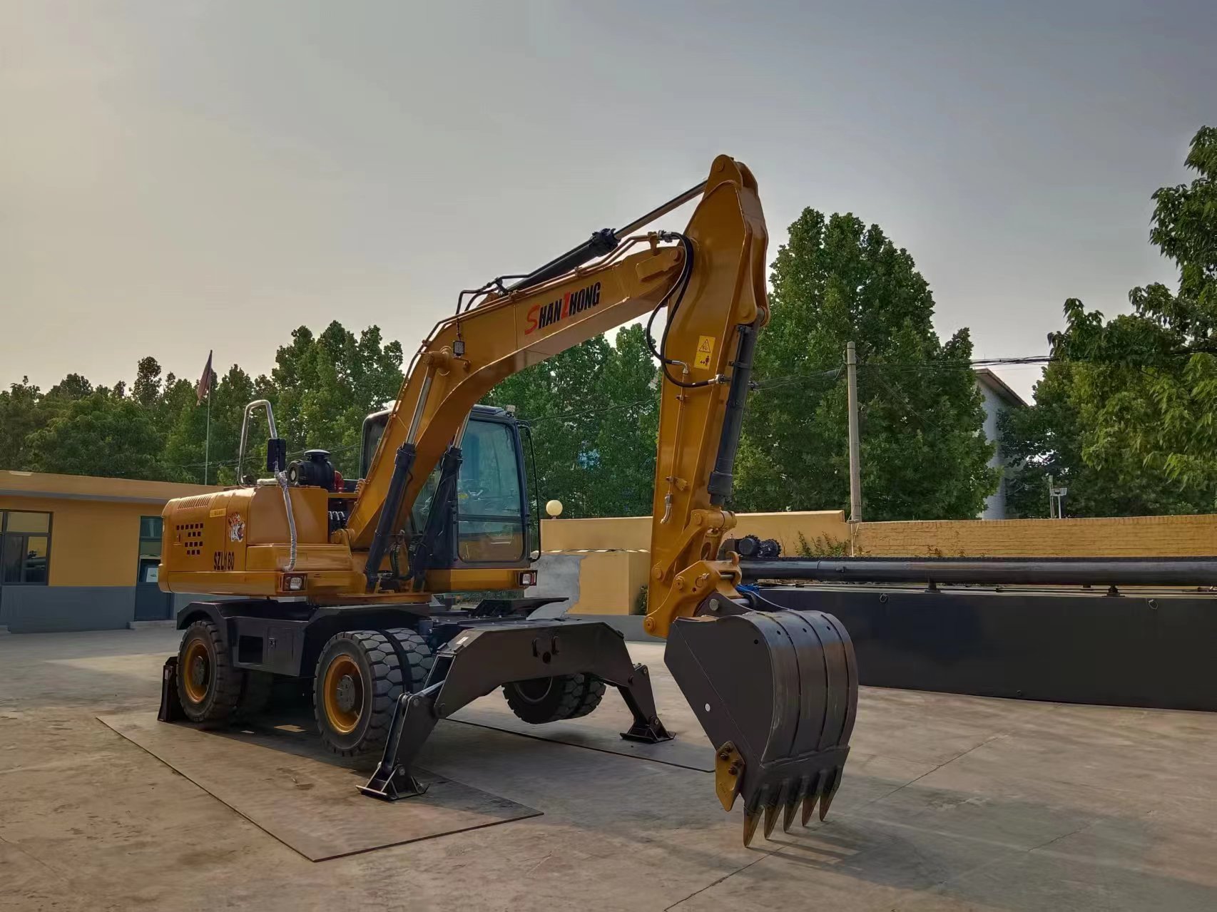 18 тонн Колесный экскаватор 