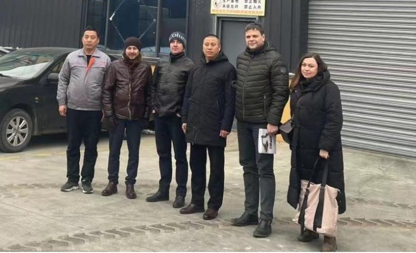 Российские клиенты приезжают в Шаньчжун для настройки колесных экскаваторов