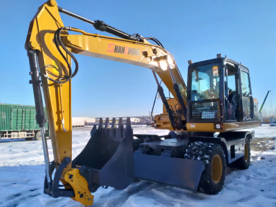 Колесный экскаватор марки Shanzhong прибывает в порт Хоргос