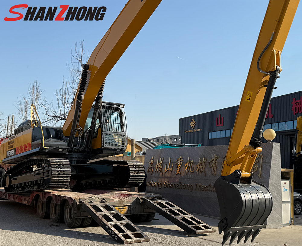 Гусеничный экскаватор с удлиненной стрелой