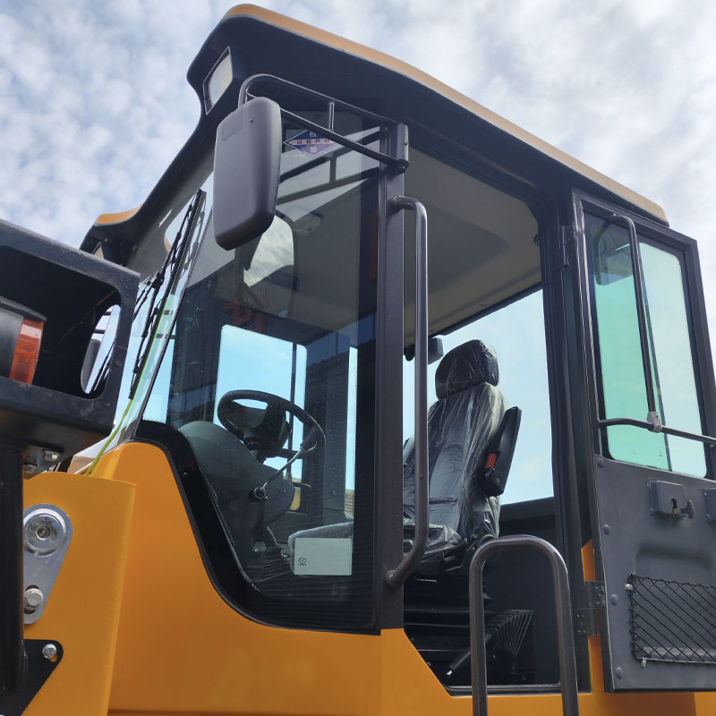 Колесный погрузчик SZ930