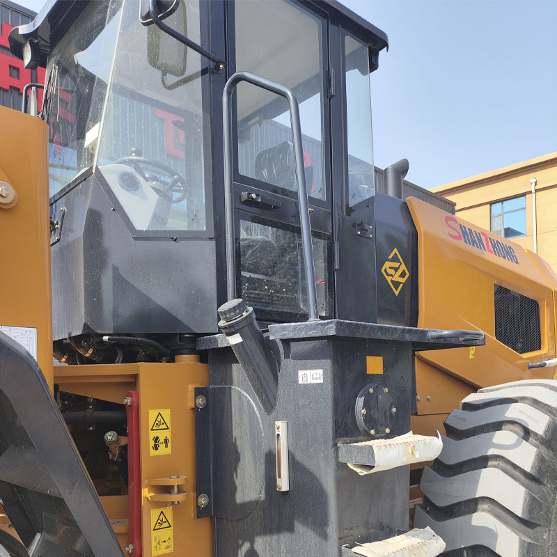 Колесный погрузчик SZ950