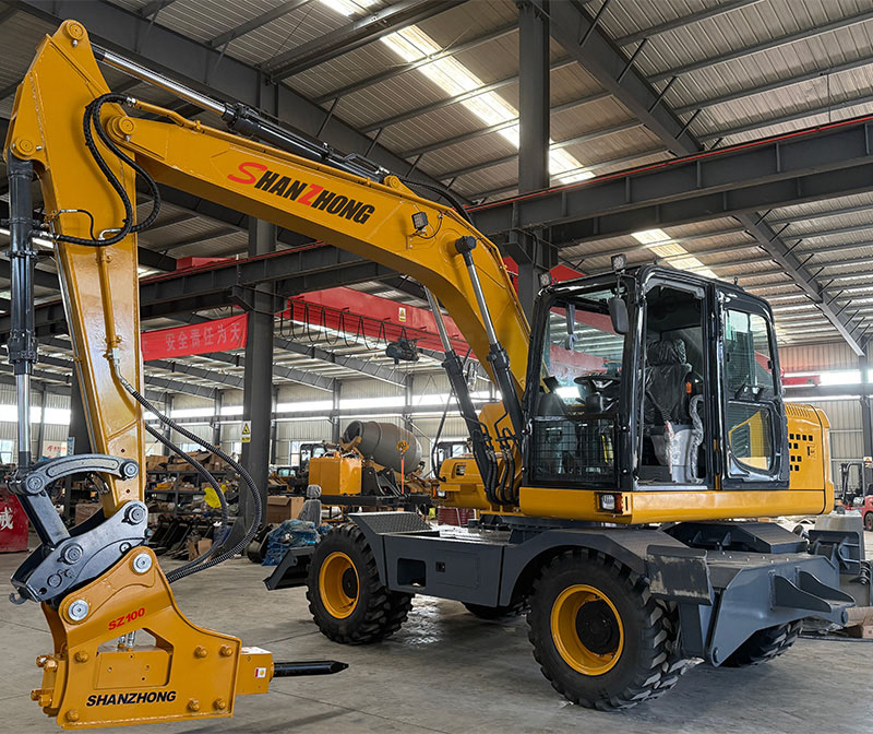 Китайский колесный экскаватор SZL150 с гидравлическим молотом.