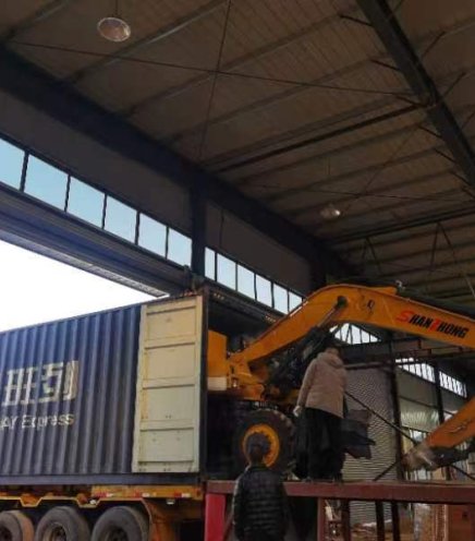 «Один пояс, один путь» Колесный экскаватор марки Shanzhong на поезде Китай-Европа.