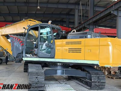 Гусеничный экскаватор