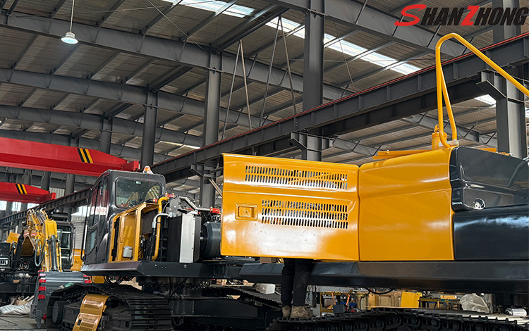 Гусеничный экскаватор